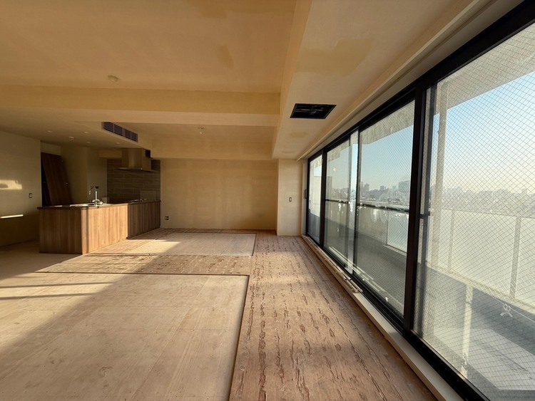 居間 居心地の良い空気感は、暮らしのステージを彩り、心からのやすらぎと満足感を与えてくれます。