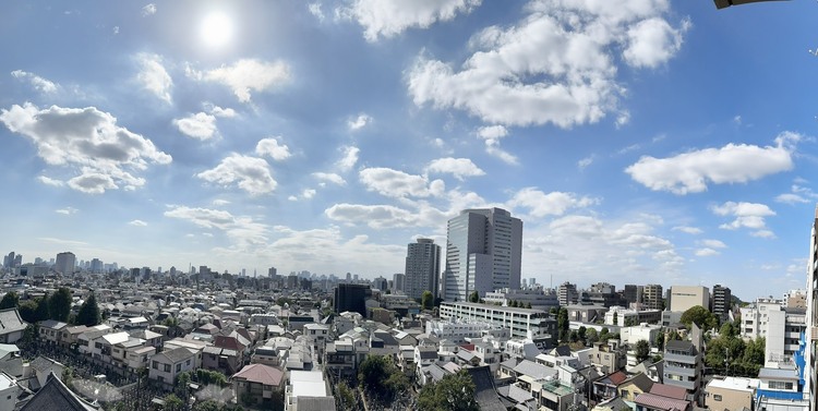 バルコニー 窓を開けると広がる青空。心をリフレッシュして日々を過ごしていきましょう。