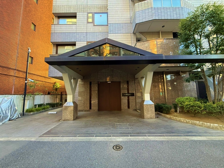 エントランス 外と内をつなぐエントランスは、まさに顔となる場所。