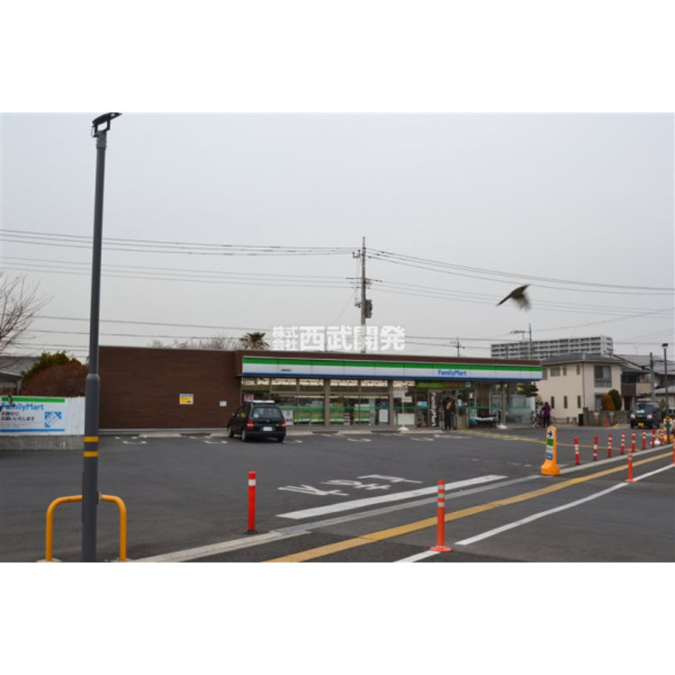 周辺 ファミリーマート若葉駅西店(約510m)