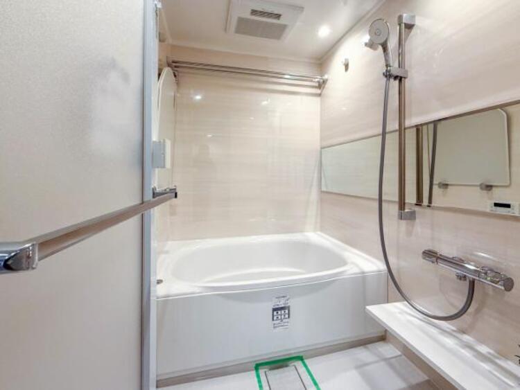 風呂 １日の疲れを癒してくれる広々とした浴室は癒しの空間としてカスタマイズが可能です。