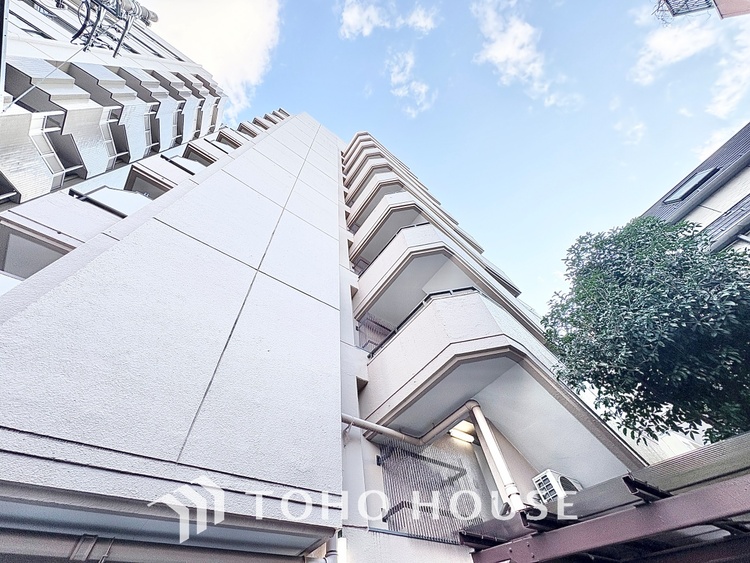 その他 風の通り道。舞い込んでくる風が優しく躍り、室内に爽やかな空気を運んでくる。そこに季節の息吹を感じて、いまがどんな季節なのかを実感する。