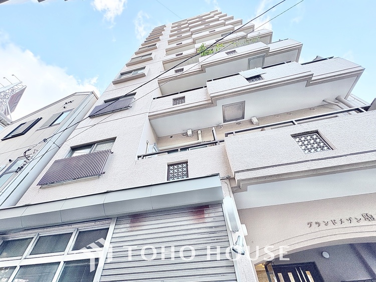 その他 気持ちの良い朝をつくりだし、夕方には笑顔を取り戻させてくれるミラー。パウダールームはいつでも本来の自分を取り戻せる空間。明るく仕上げてあります。