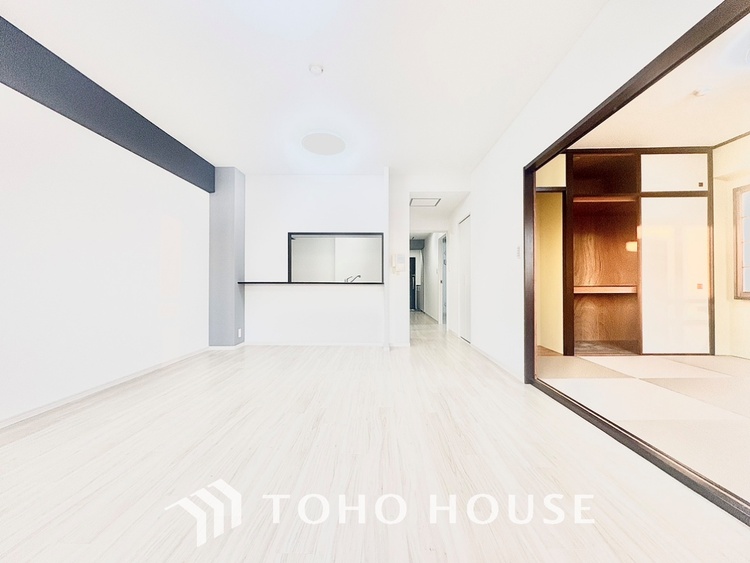 内装 【LIVING】◆陽光◆が差し込む。この開放的なLDKに家族の笑顔が集う。家族が一緒に過ごす空間は明るく、そして居心地よく。