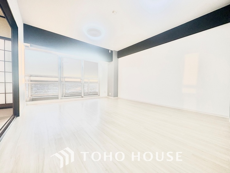 内装 【LIVING】◆扉を◆開くとこの景色。家族の”おかえり”の声が聞こえてきそう。