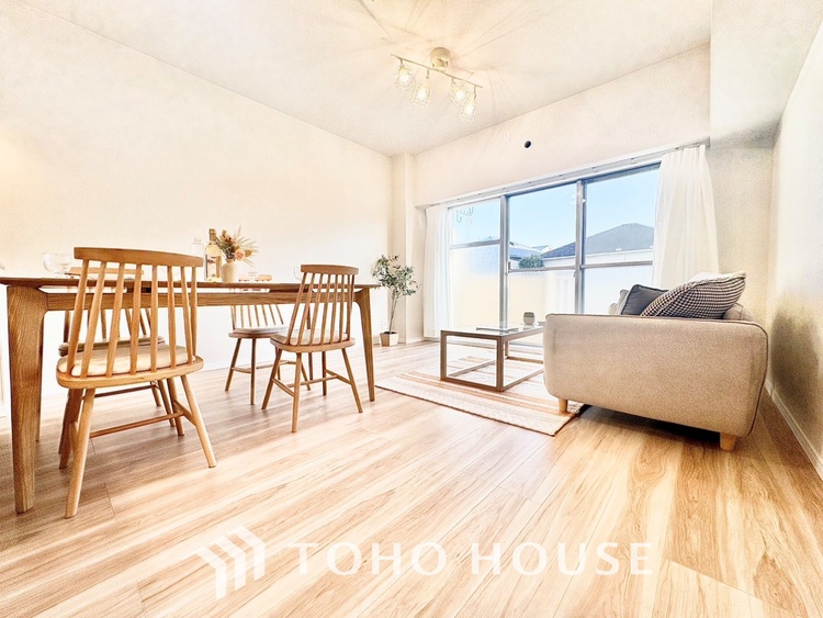 内装 【LIVING】◆煌びやか◆愛おしい家族との団欒の時間をより一層幸せなものに感じさせる煌びやかなLDK。輝かしい毎日が待っています。