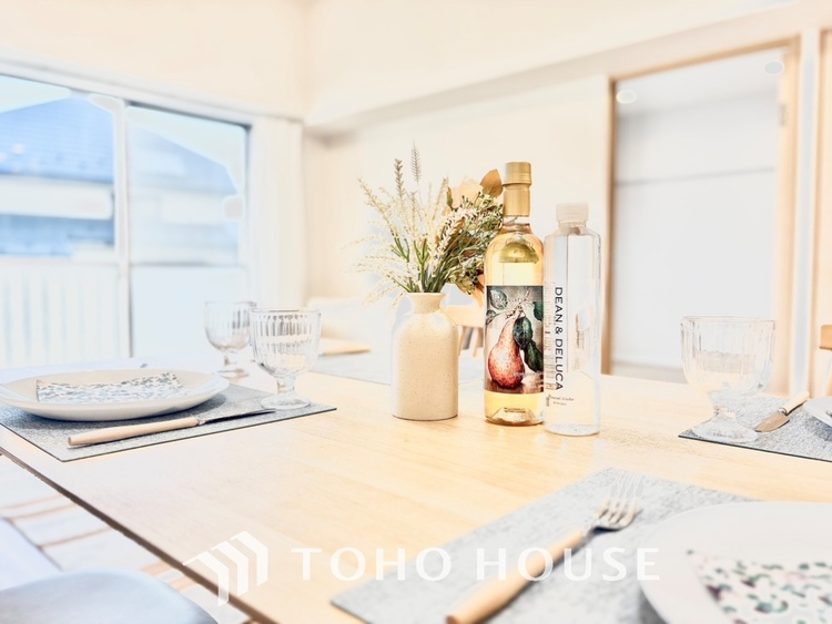 内装 【LIVING】◆眩い◆光が燦々と入り、家族の笑顔を照らす。「いつまでも続いて」と願う夢のような毎日がここにある。