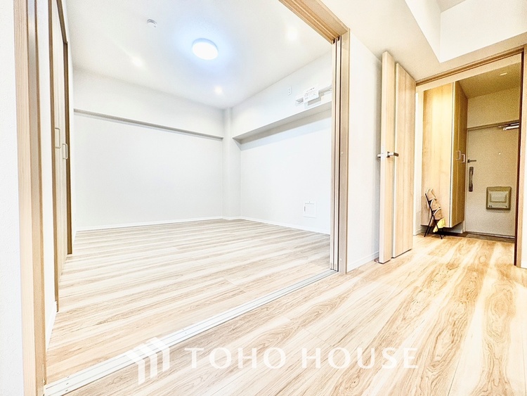 内装 【LIVING】◆陽光◆が差し込む。この開放的なLDKに家族の笑顔が集う。家族が一緒に過ごす空間は明るく、そして居心地よく。