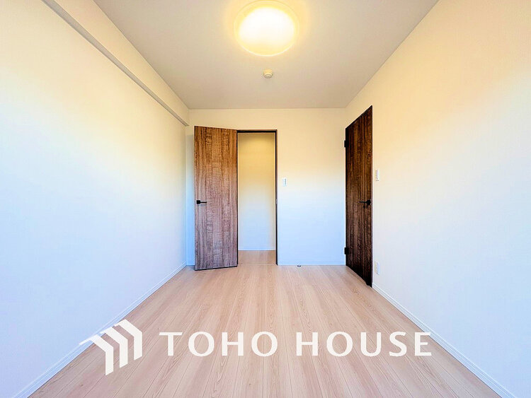 内装 シンプルですっきりとした室内は飽きのこない居心地の良い雰囲気