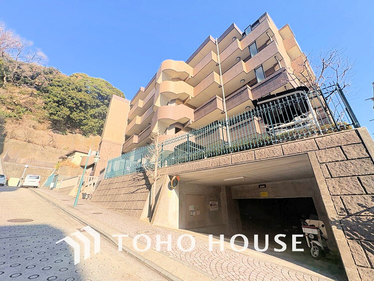 外観 〜「磯子」駅徒歩6分、新規リノベーション住戸〜南東向きにつき陽当り良好〜