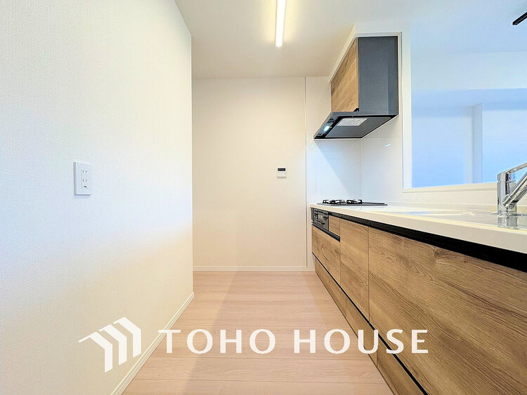 キッチン 落ち着きのあるカラーで統一された清潔感と気品が溢れるキッチン