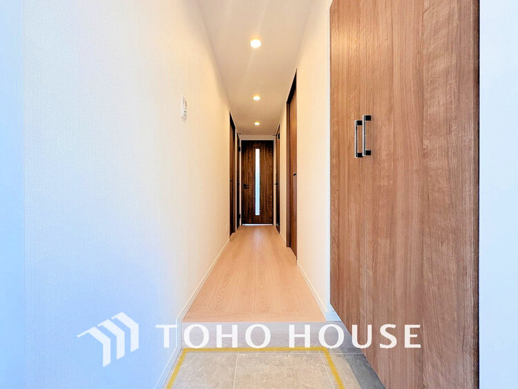 玄関 落ち着いた雰囲気の玄関、家族の帰りを暖かく迎えてくれます