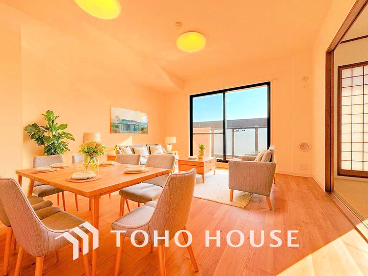 内装 広がりのある住空間、家族が集まるリビング・ダイニング(家具は全てCGです)