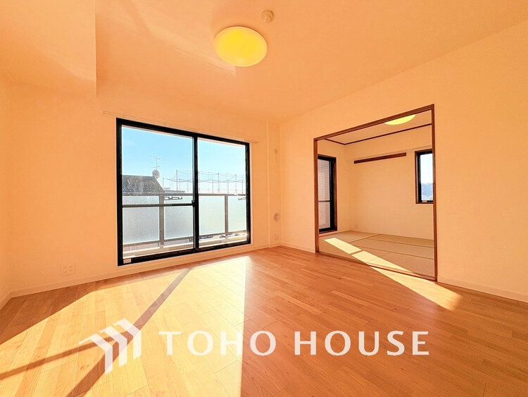 内装 家族みんなが爽やかに過ごせるように、光をたっぷり取り込んだLDK