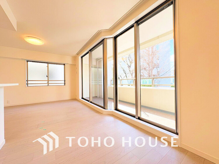 内装 家族みんなが爽やかに過ごせるように、光をたっぷり取り込んだLDK