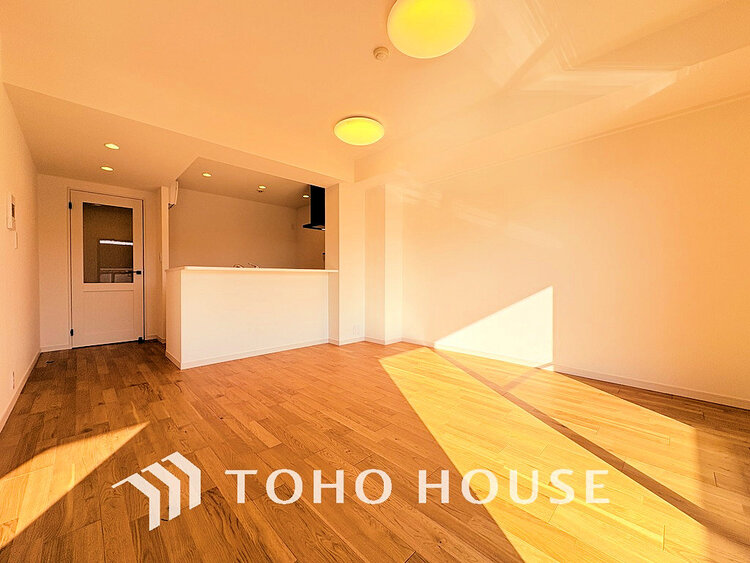 内装 上質な時間を育む暮らしのメインステージ。寛ぎとコミュニケーションを育む居心地のよい場所