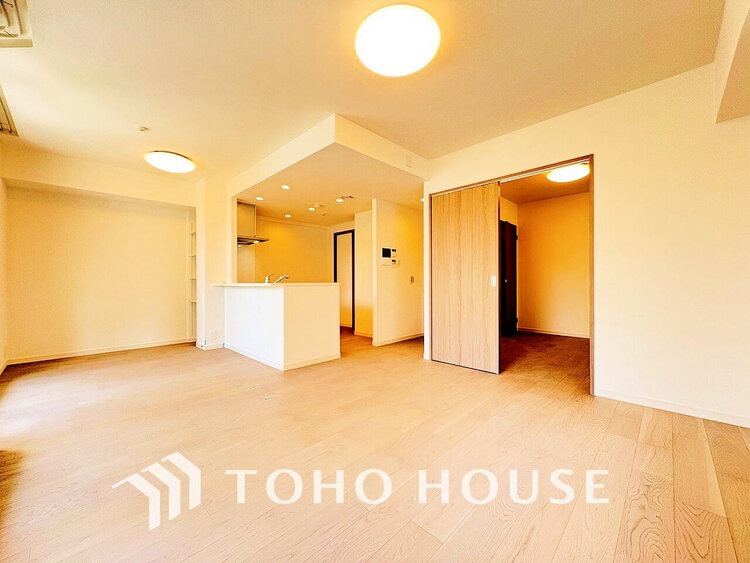 内装 上質な時間を育む暮らしのメインステージ。寛ぎとコミュニケーションを育む居心地のよい場所