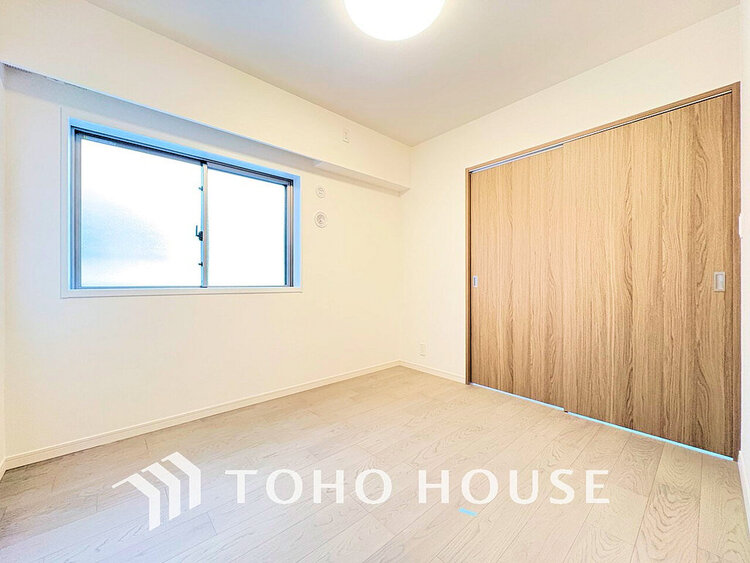 内装 採光もある洋室は、くつろぎのひと時を過ごすのにぴったり