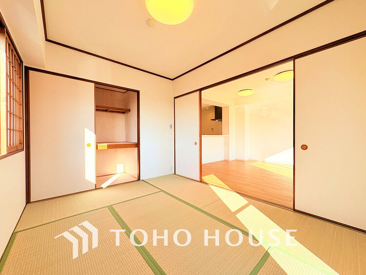 内装 リビング横の和室はお食事後や入浴後のくつろぐ空間に