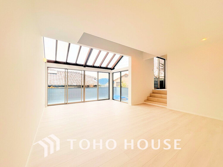 内装 上質な時間を育む暮らしのメインステージ。寛ぎとコミュニケーションを育む居心地のよい場所