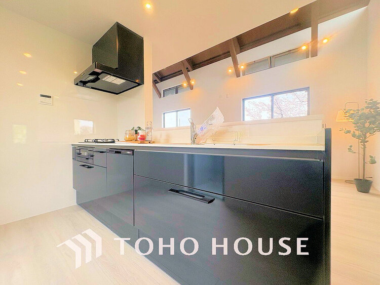 キッチン 落ち着きのあるカラーで統一された清潔感と気品が溢れるキッチン