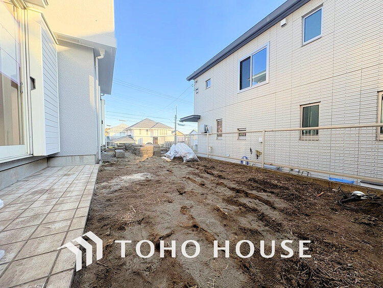 その他 広いお庭はガーデニングなど、ご家族の楽しめる場所の一つに