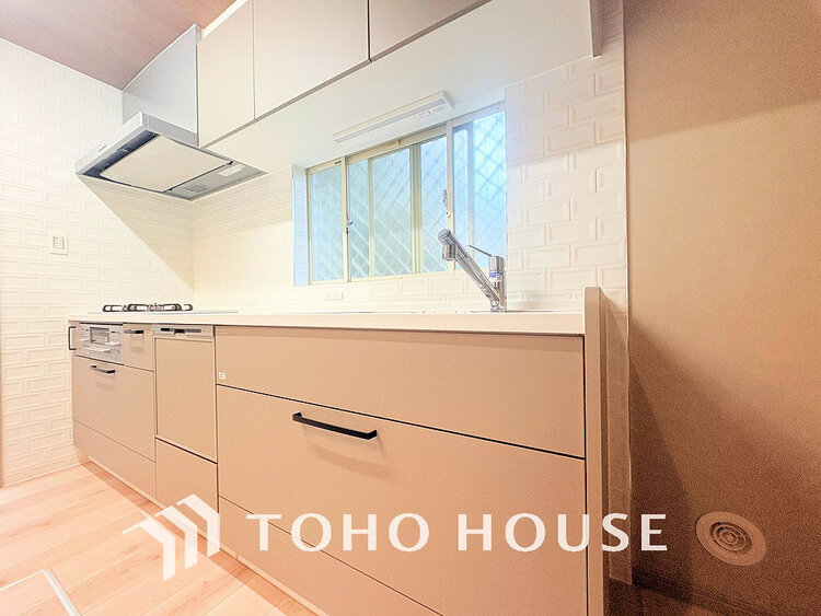 キッチン シンプルな部屋の雰囲気に溶け合うナチュラルキッチン