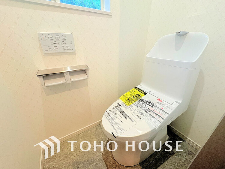 トイレ 白いクロスにより清潔感のあるトイレ