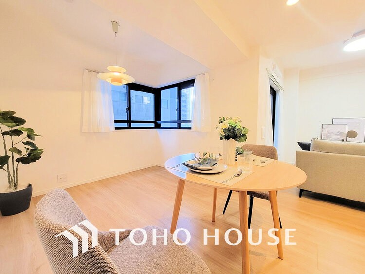 内装 家族みんなが爽やかに過ごせるように、光をたっぷり取り込んだLDK