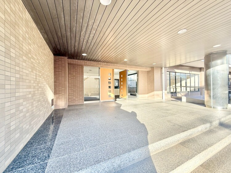 その他 上質感漂う玄関アプローチです。