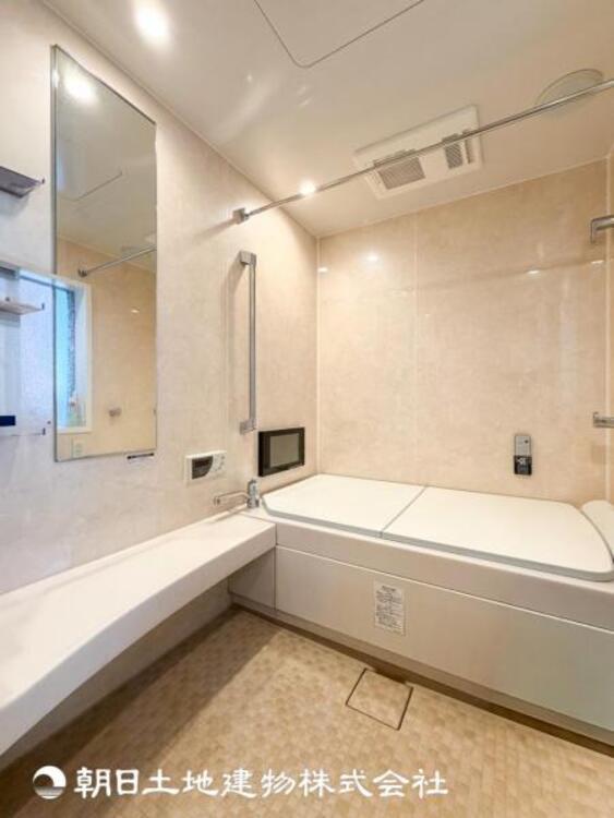 風呂 【浴室】浴室暖房乾燥機付きバスルーム。ゆったり寛げる空間です。