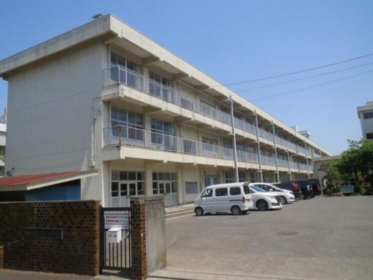 周辺 鶴の台小学校まで約690ｍ