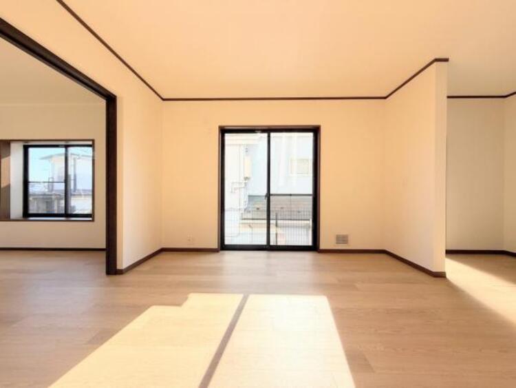 居間 ●〇見た目はスタイリッシュ、中身は家事ラク主義。回遊動線やたっぷりの収納など暮らしのストレスを小さくする工夫を丁寧に詰め込んだ、頼れる一邸です。忙しい毎日に、ちょっとした余裕をくれる家です。〇●