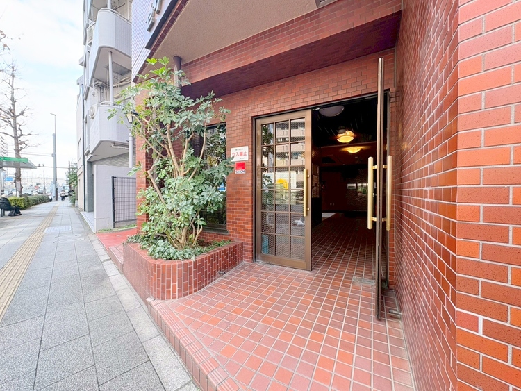 エントランス 外と内をつなぐエントランスは、まさに顔となる場所。