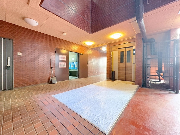 エントランス エントランス内部は、管理が行き届き清潔な共有スペースとなっています。