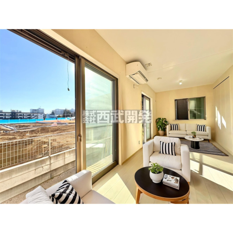 居間 配置してある家具や小物はCGによるイメージです。