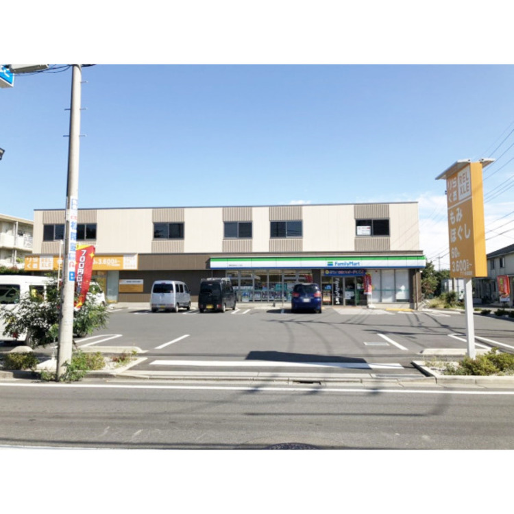 周辺 ファミリーマート西東京新町五丁目店(約140m)