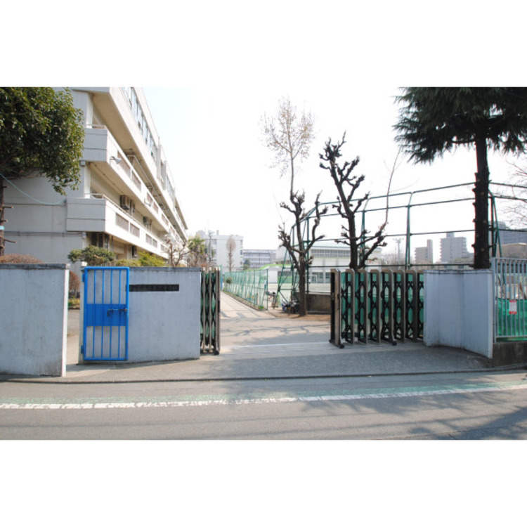 周辺 国分寺第二中学校(約650m)