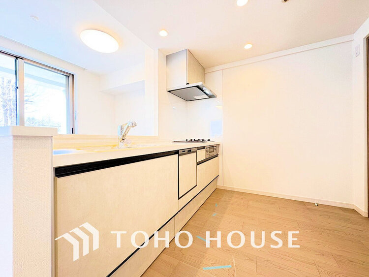 キッチン シンプルな部屋の雰囲気に溶け合うナチュラルキッチン