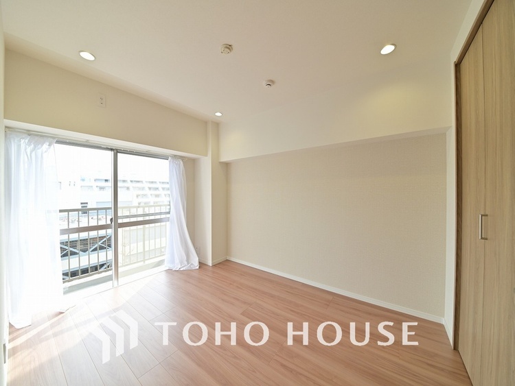 内装 採光もある洋室は、くつろぎのひと時を過ごすのにぴったり