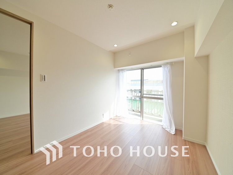 内装 1日の疲れを癒し、心地よく寛げるようゆったりとした広さをしています