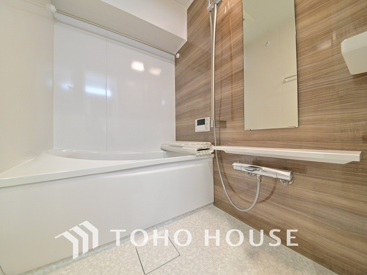 風呂 一日の疲れを癒すバスルームは、心地よいリラックスを叶える清潔感溢れる空間