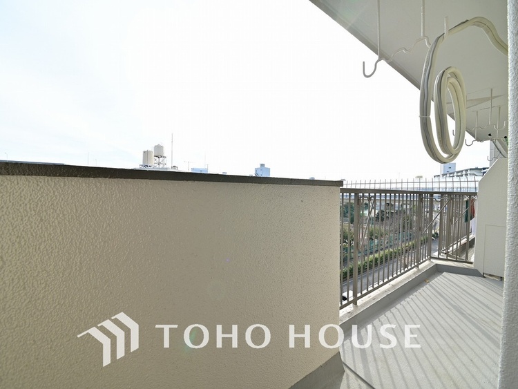 バルコニー 陽当たり良好なバルコニー