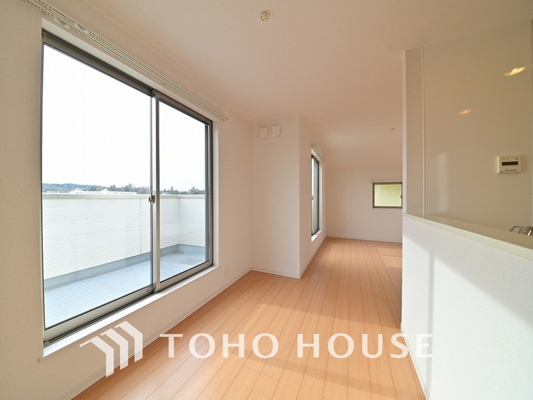 内装 広がりのある住空間、家族が集まるリビング・ダイニング