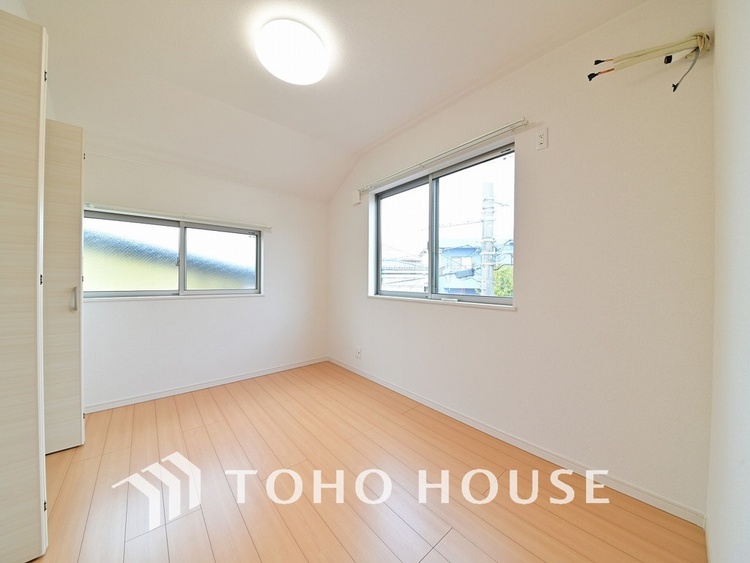 内装 採光もある洋室は、くつろぎのひと時を過ごすのにぴったり