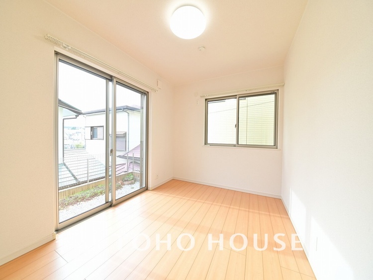 内装 シンプルですっきりとした室内は飽きのこない居心地の良い雰囲気です