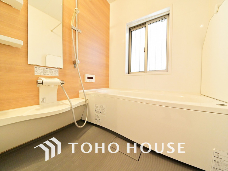 風呂 一日の疲れを癒すバスルームは、心地よいリラックスを叶える清潔感溢れる空間