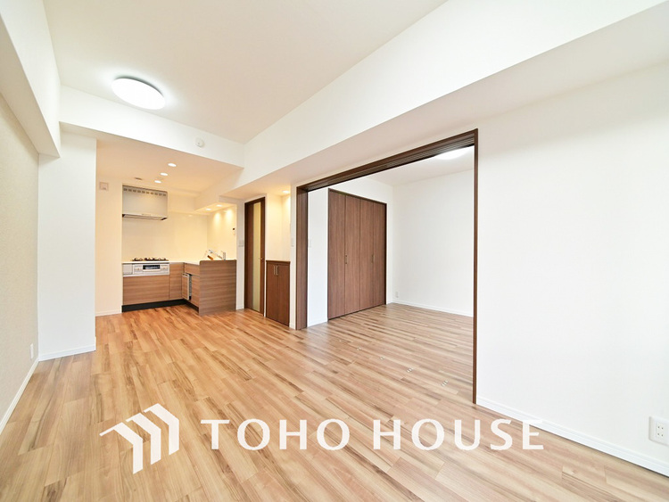 内装 広がりのある住空間、家族が集まるリビング・ダイニング