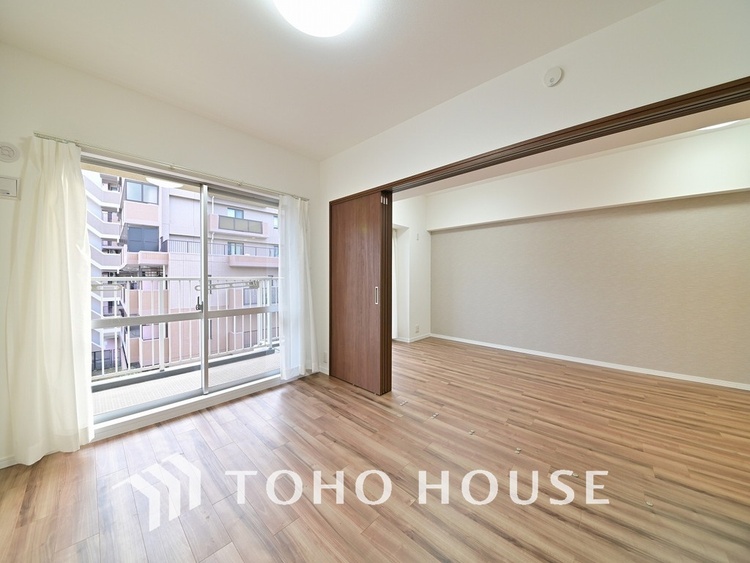 内装 1日の疲れを癒し、心地よく寛げるようゆったりとした広さをしています