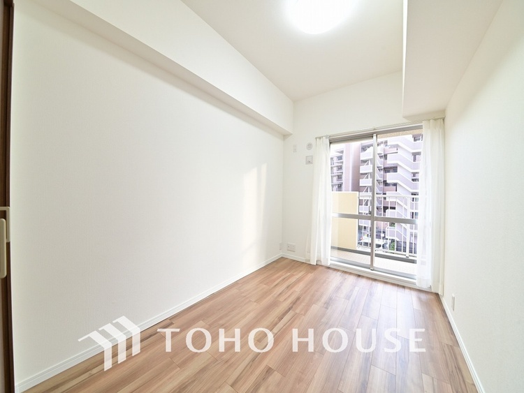 内装 採光もある洋室は、くつろぎのひと時を過ごすのにぴったり